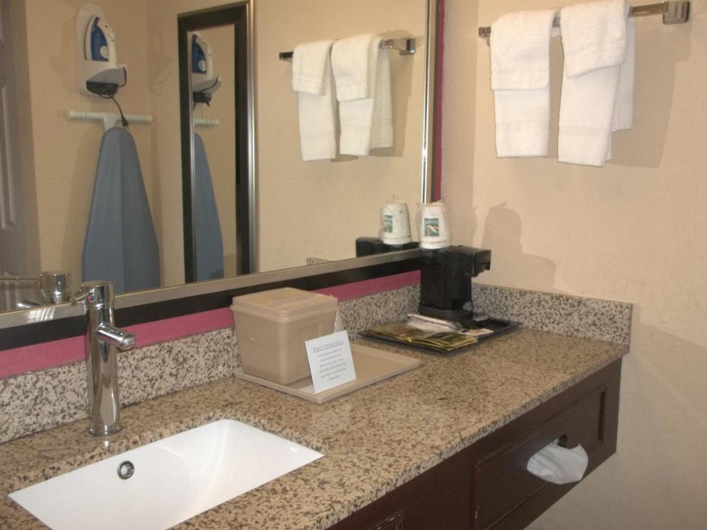 Deluxe King Room - Non-Smoking